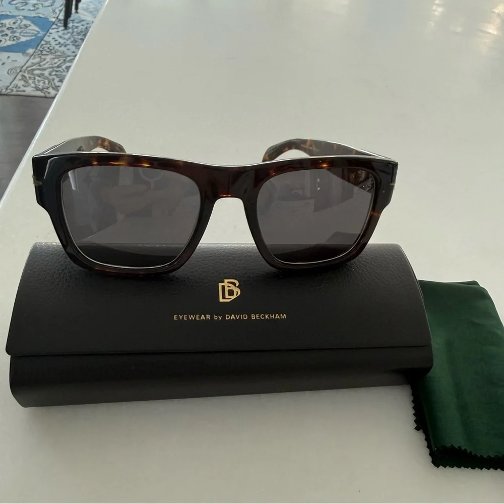 David Beckham Sunglasses DB 7000/S/BOLD 086IR Tort Frame Gray Lenses NIB
